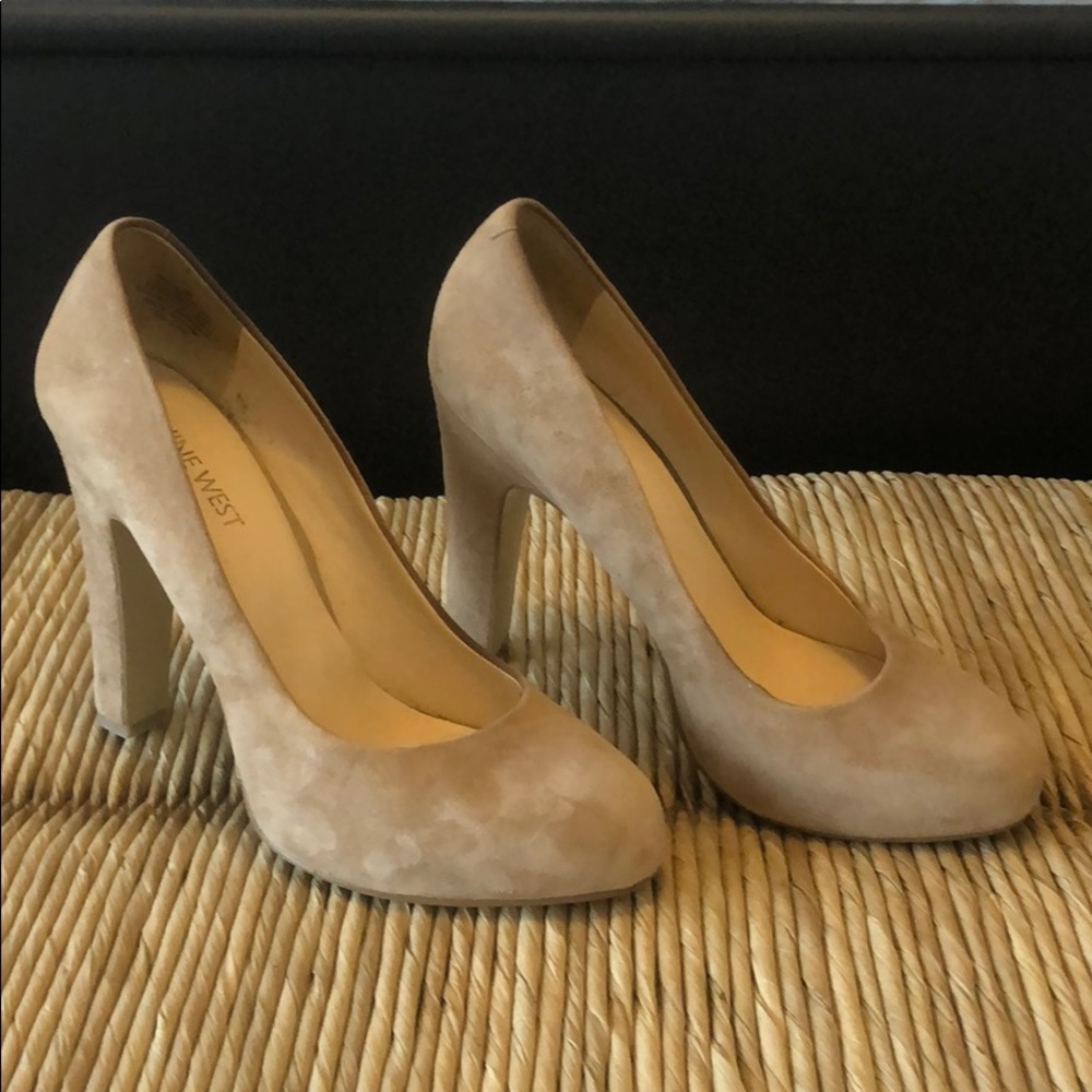 Suede Pumps